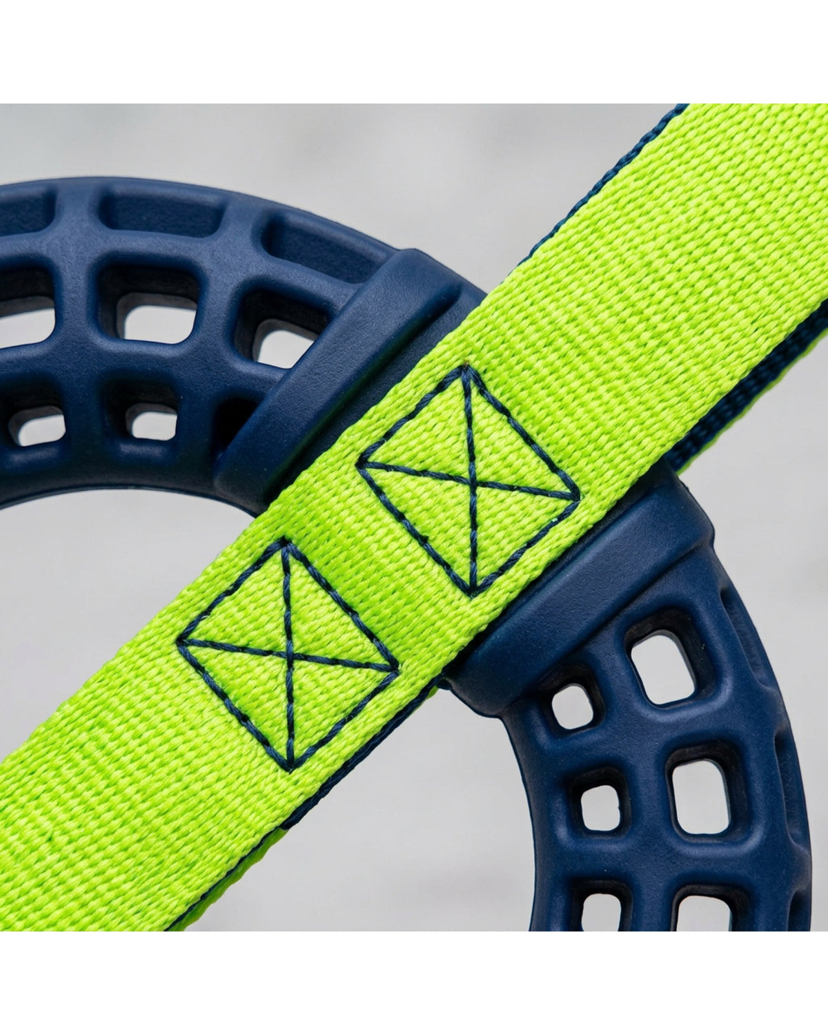 Zbwnf Lattice TPR Tug Ring with Two Webbing Handles Navy Lime - Detail view